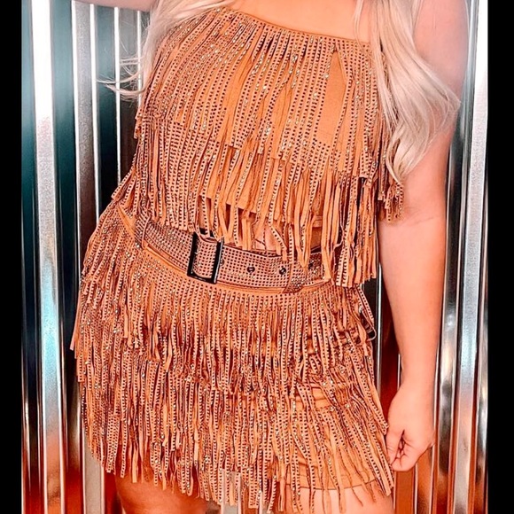 CowGirl Glam, 2 Piece: Skirt & Top. Size L Tan Faux Suede, Embellished Fringe. - Picture 1 of 11
